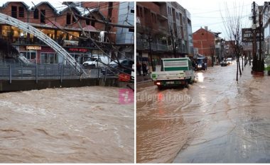 Vërshohet qendra e Malishevës, lokalet nën ujë