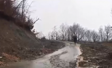 Shembet rruga, fshati Gjocaj i Junikut bllokohet pas reshjeve të shiut