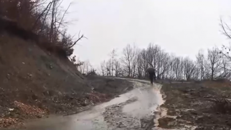 Shembet rruga, fshati Gjocaj i Junikut bllokohet pas reshjeve të shiut
