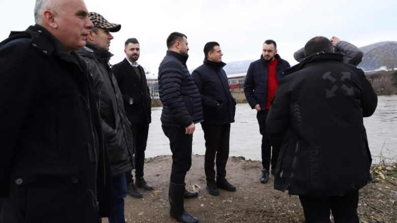 Drejtoria për Mbrojtje dhe Shpëtim në Mitrovicë ndihmon me pako ushqimore dhe higjienike familjet e prekura nga vërshimet