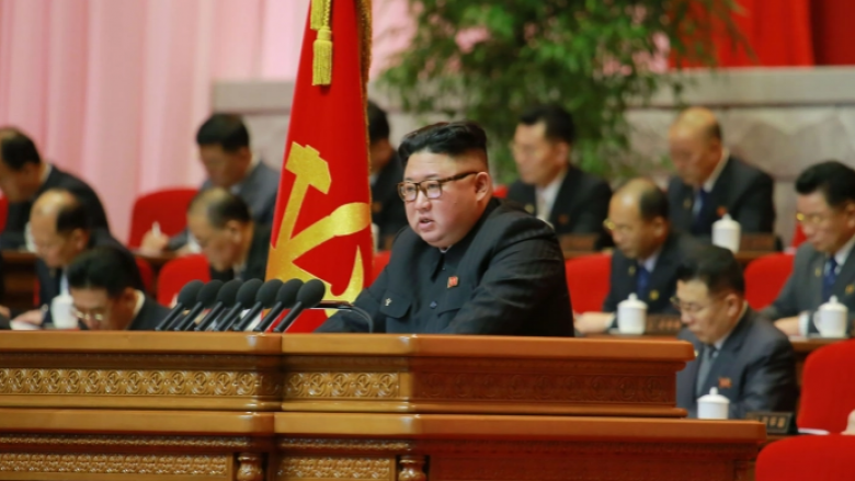 Kim Jong-un zotohet të zgjerojë arsenalin bërthamor, thotë se SHBA mbetet ‘armiku më i madh’ i Koresë së Veriut