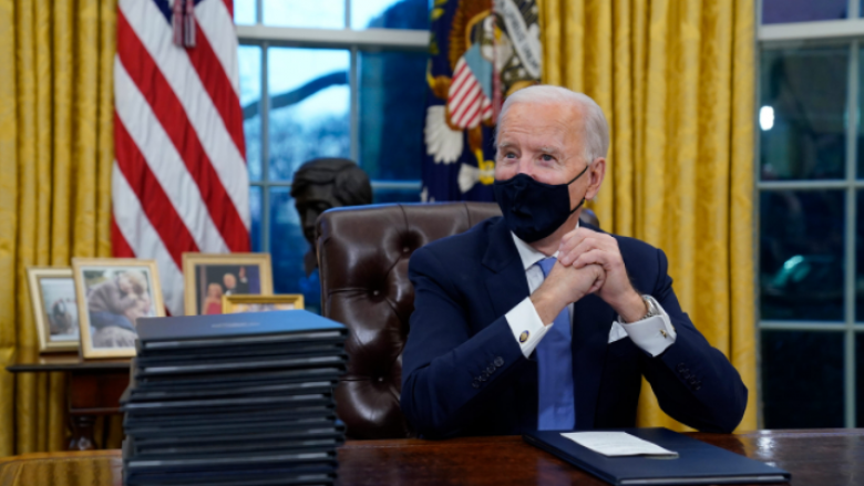 Joe Biden nënshkroi urdhrat e parë ekzekutivë: Klima, myslimanët dhe pandemia