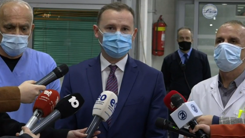 Zemaj viziton të lënduarit nga shpërthimi në Ferizaj, thotë se po marrin trajtimin e duhur në QKUK