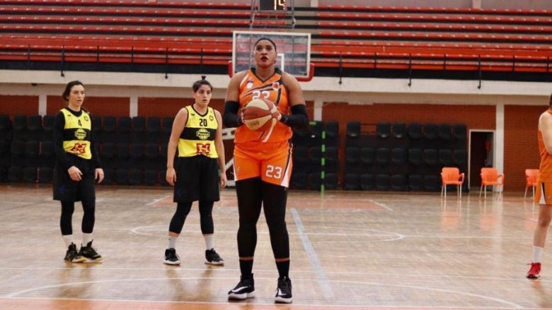 Aisha Balarabe, MVP e xhiros së 11-të në Superligën e femrave në basketboll