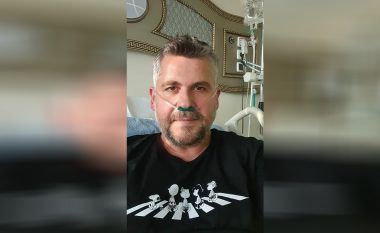 Aktori Gentian Zenelaj publikon fotografi nga spitali: Luftova sëmundjen e pabesë, por më mori njeriun e shtrenjtë