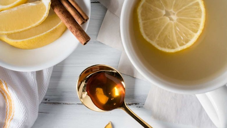 Si të jetojmë më gjatë: Çaji me një fetë limoni mund të bëj mrekulli