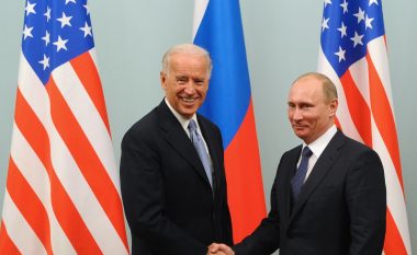 Biden telefonon Putinin, kërkon lirimin e Navalnyt