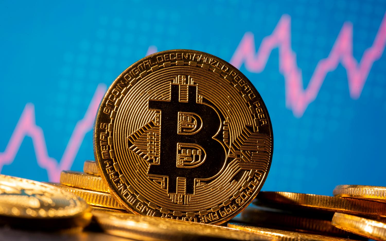 Në tregun e kriptovalutave, çmimi i Bitcoinit ngjitet në rreth 43 mijë dollarë