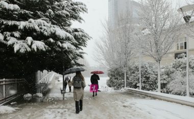 Nesër reshje të dobëta bore, të enjten mot i kthjellët