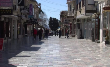 Pandemia mbyll dhjetra dyqane në Çarshinë e Ohrit
