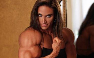 Këtë femër me biceps të gjerë 40 cm vazhdimisht e ngatërrojnë me mashkull