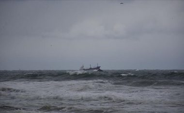 Përmbytet një anije ruse e mallrave në Detin e Zi