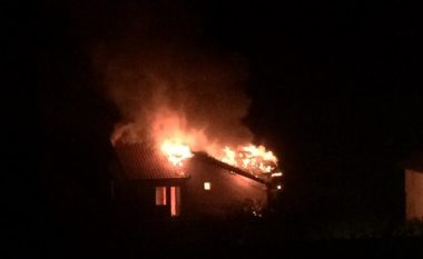 Një shtëpi përfshihet nga zjarri në fshatin Abri të Drenasit