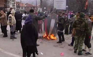 MPB arrestoi tre persona për djegien e flamurit bullgar në Vevçani