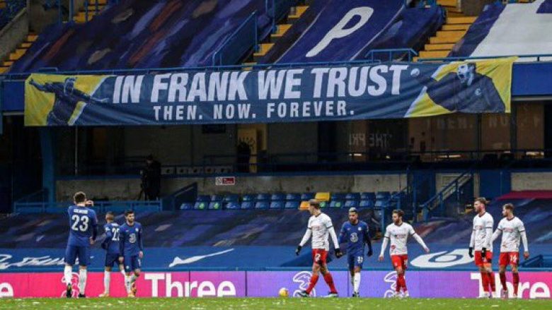 Chelsea heq banerin “Në Frankun besojmë” për nder të Thomas Tuchel
