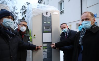 Arrijnë në Kosovë frigoriferët për ruajtjen e vaksinave antiCovid
