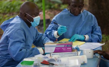 OBSH-ja: Guinea merr vetëm 25 vaksina kundër COVID-19, vendet e pasura 25 milionë doza