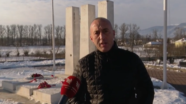 Përkujtohen vëllezërit Gërvalla – në një video nëna Ajshe flet për Haradinajn kur e kishte vizituar varrin e Jusufit atë kohë