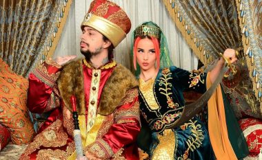 Rina Balaj feston ditëlindjen e 22-të me të dashurin në Turqi, pozojnë së bashku si sulltani me sulltaneshën
