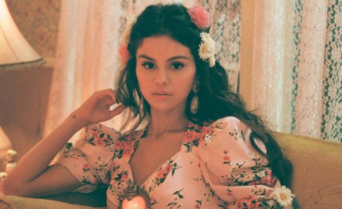 Selena Gomez publikon këngën “De Una Vez” në gjuhën spanjolle