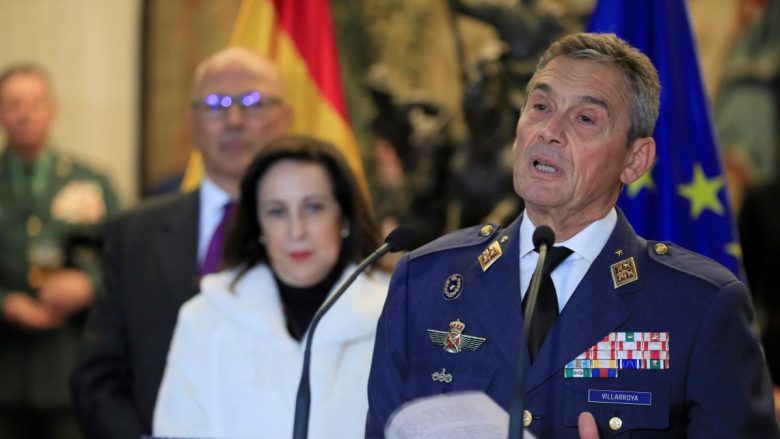 Ishte vaksinuar para grupeve prioritare, gjenerali i lartë spanjoll jep dorëheqje pas akuzave