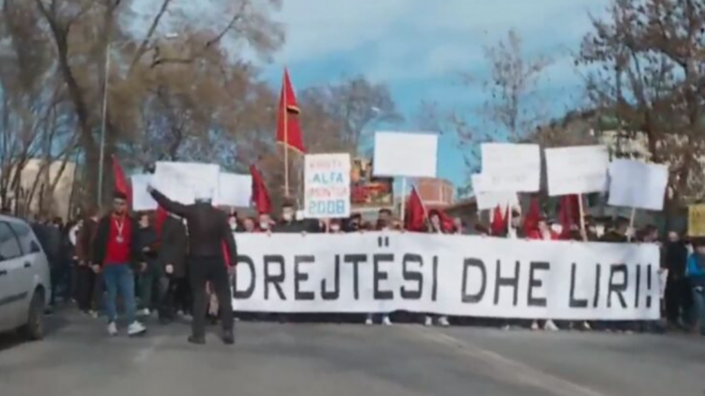 Fillon protesta për rastin “Monstra” në Shkup