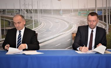 Abrashi e Muhaxheri nënshkruan memorandum bashkëpunimi për investime në Pejë