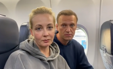 Mes kërcënimeve për arrestim nga autoritetet, Alexei Navalny nga Gjermania niset drejt Rusisë