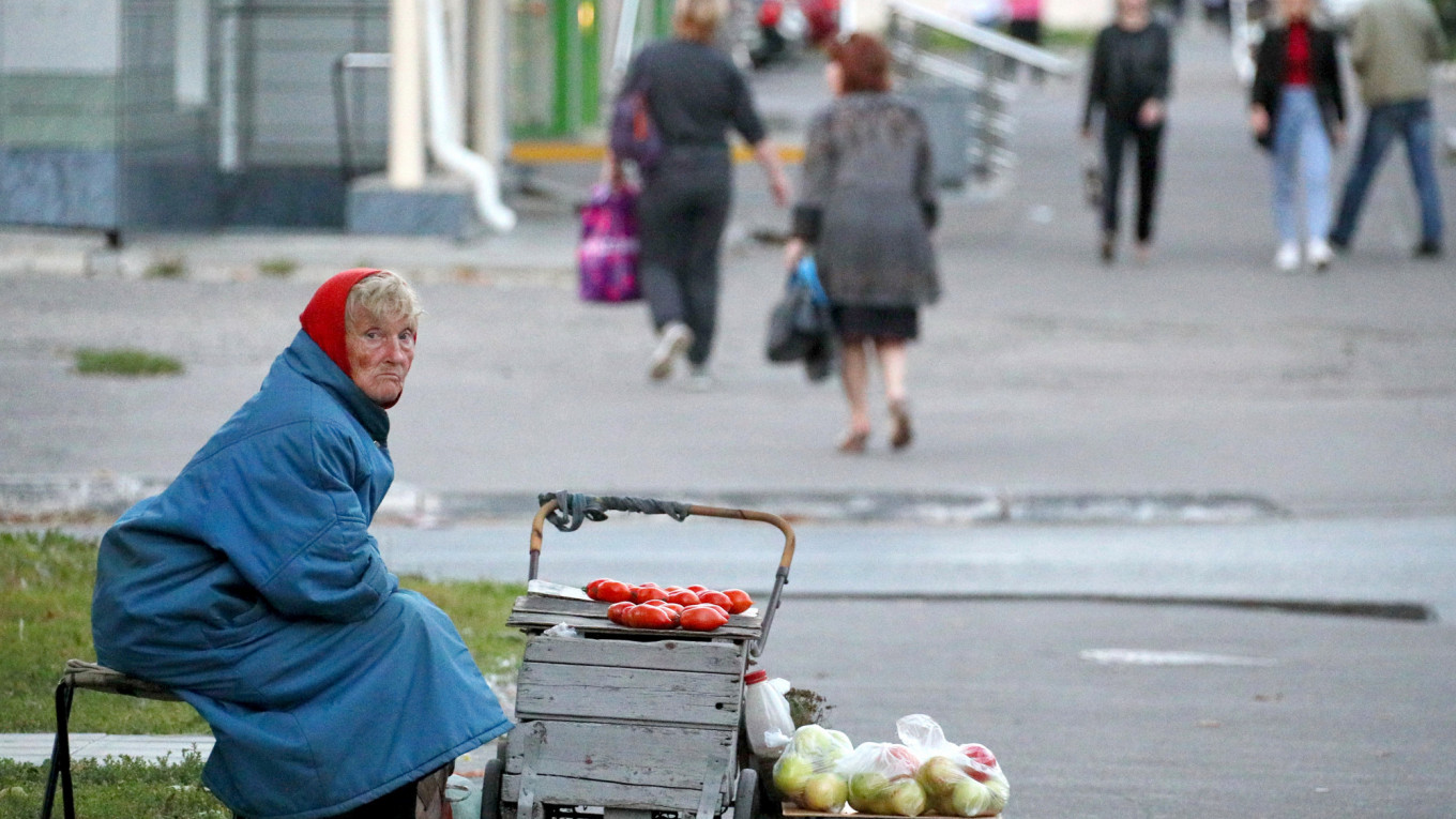 Mbi 70 për qind e rusëve thonë se gjendja e tyre ekonomike do të jetë e vështirë gjatë vitit 2021