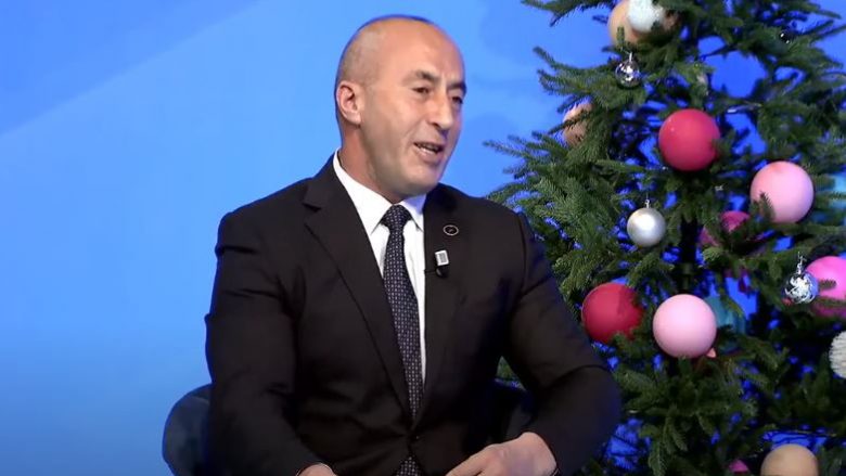 Ramush Haradinaj këndon para fëmijëve në “debat”