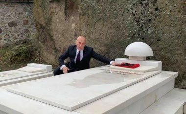 Haradinaj përkujton Isa Boletinin në 105 vjetorin e rënies së tij