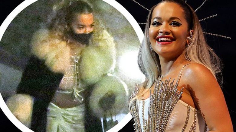 Rita Ora do të jetë detyruar të qëndrojë e mbyllur për 14 ditë në Australi, pas thyerjes së rregullave anti-covid që bëri në ditëlindjen e saj