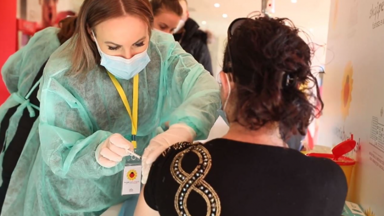 ​Shqipëria nis vaksinimin e mësuesve, Rama fton mjekët nga Kosova që t’i marrin vaksinat kundër COVID-19 në Kukës