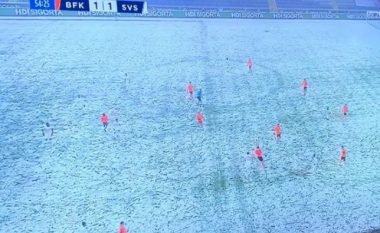 Ndodh çudia në Superligën e Turqisë, lojtarët e Sivassporit ‘të padukshëm’ në fushën e mbuluar me borë kundër Basaksehirit