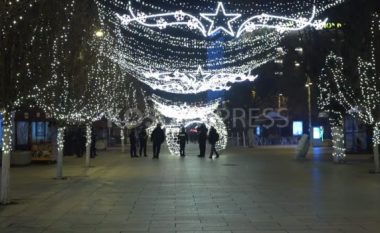 Qytetarët festojnë në shtëpi, në sheshet e Prishtinës vetëm Policia e Kosovës