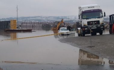 ​Fermeri nga Vushtrria: Nga 15 hektarë grurë që i kam, diku 60 për qind janë të dëmtuar nga vërshimet