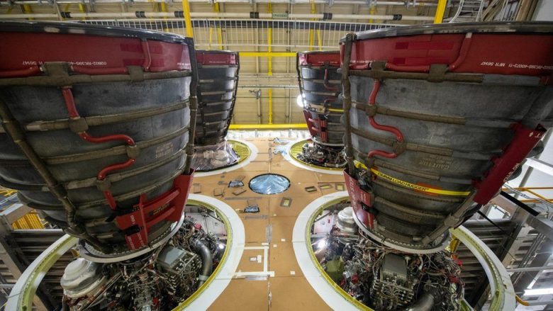 “Megaraketa” e NASA-s fillon testimin, katër motorët e saj do të ndizen për herë të parë në unison