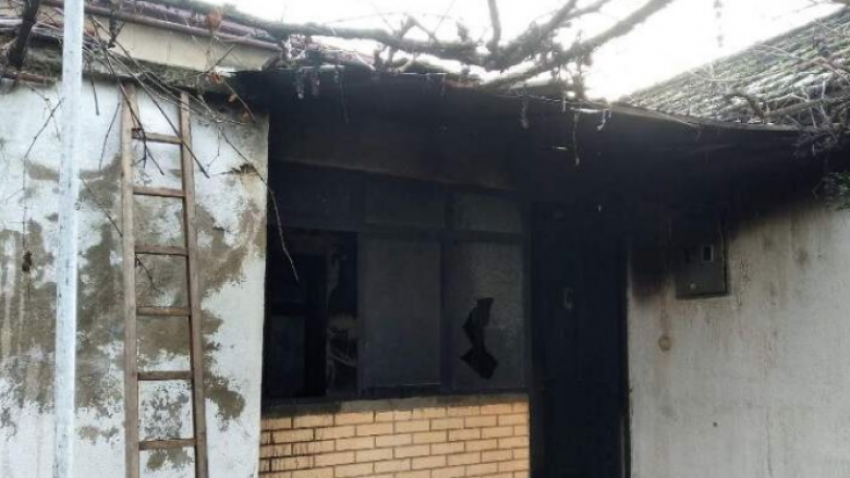 Zjarr në një shtëpi në Koçan, digjet një person