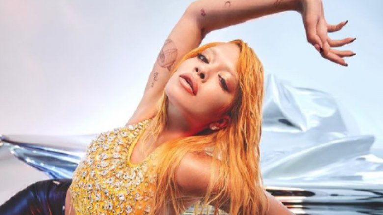 Rita Ora shfaq pozat e reja atraktive: Cilën këngë nga mini-albumi po e dëgjoni