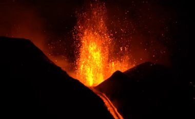 Etna sërish nxjerr llavën, një shpërthim i tillë i vullkanit nuk është parë prej dekadave