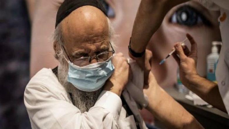 Izraeli miraton ligjin që lejon zbulimin e emrave të njerëzve të pa vaksinuar