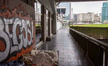 Misteri i të pastrehut që ndërroi jetë nga i ftohti në stacionin e trenave në Milano, në bankë kishte 100 mijë euro – pension dhe shtëpi në Kalabri