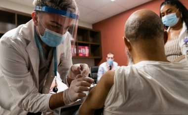Me tempon aktuale të vaksinimit, pandemia e COVID-19 mund të vazhdojë edhe për shtatë vitet e ardhshme
