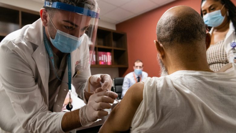 Me tempon aktuale të vaksinimit, pandemia e COVID-19 mund të vazhdojë edhe për shtatë vitet e ardhshme