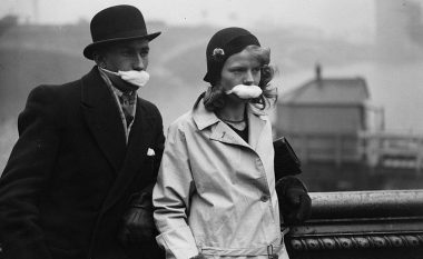 Pesë shekuj të mbulimit të fytyrës në Londër: Nga “vdekja e zezë” dhe smogu deri te “gripi spanjoll”