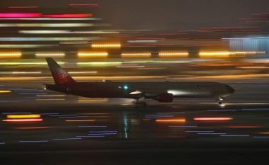 Aeroplani Boeing 777 bën ulje emergjente në Moskë, pas problemit të sensorit të motorit