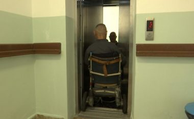 Edhe një kompani private ofron të rregullojë problemin me ashensor në Shtëpinë e të Moshuarve