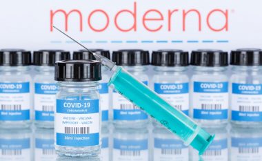 OBSH miraton vaksinën e Moderna-s kundër COVID-19