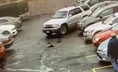 Ja çfarë ndodh kur një shofer ngatërrohet në një parking