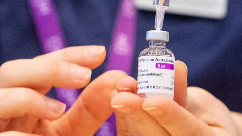 Vaksina e AstraZeneca nuk do të përdoret tek të moshuarit në Poloni